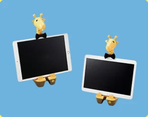 キリン型カメラ SPOTTY に立てかけた2台のタブレット